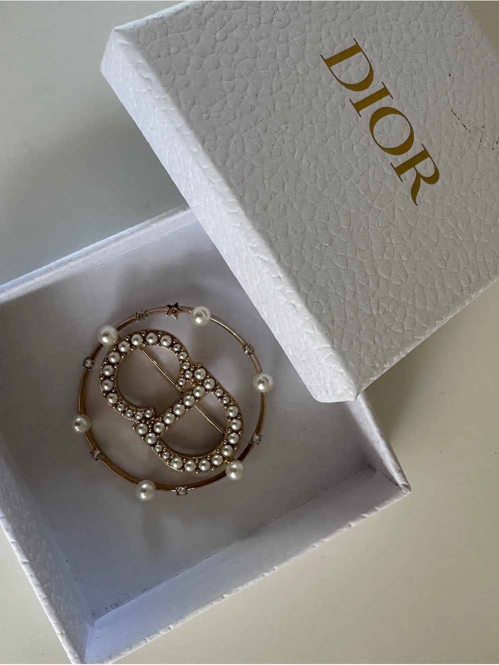 Dior Gold-Tone Pearl & Crystal Double-Loop Brooch - Picture 4 of 14